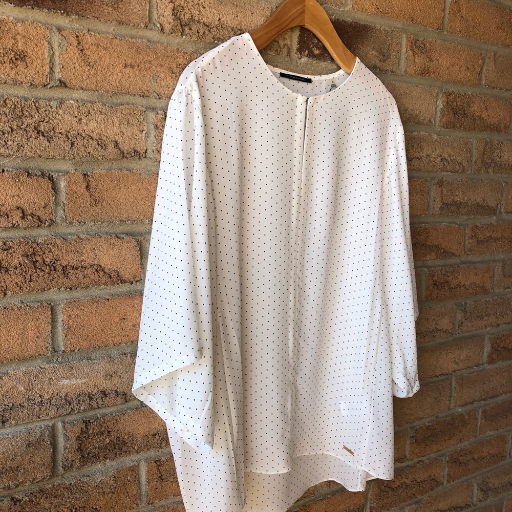 T TAHARI | White polka dot flutter sleeve … - Picture 3 of 9